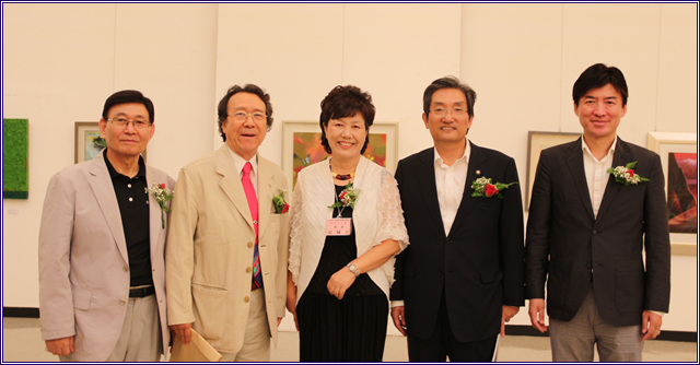 본 협회 국회의원 노영민 회장님 및 임원들과 함께...