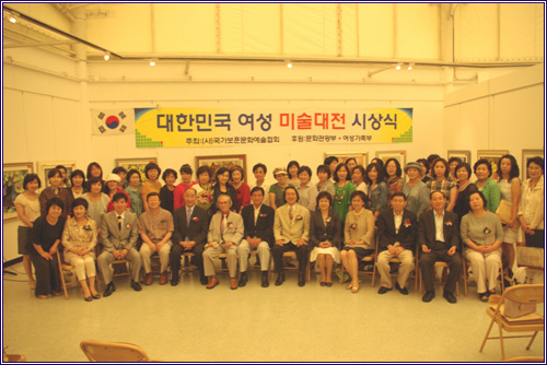 심사위원님 및 시상식에 참여하신분들 단체사진...
